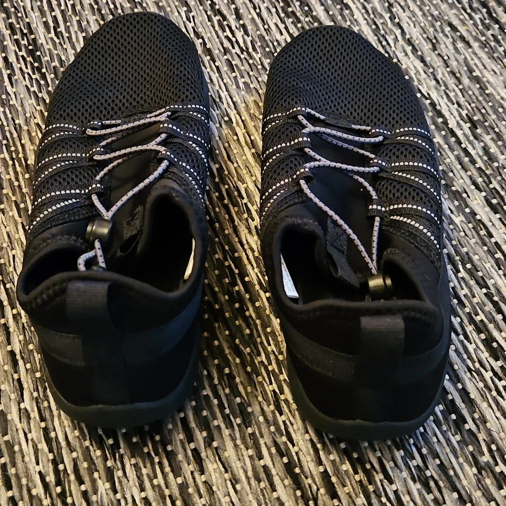 Black Athletic/Water Shoes (Size 4)